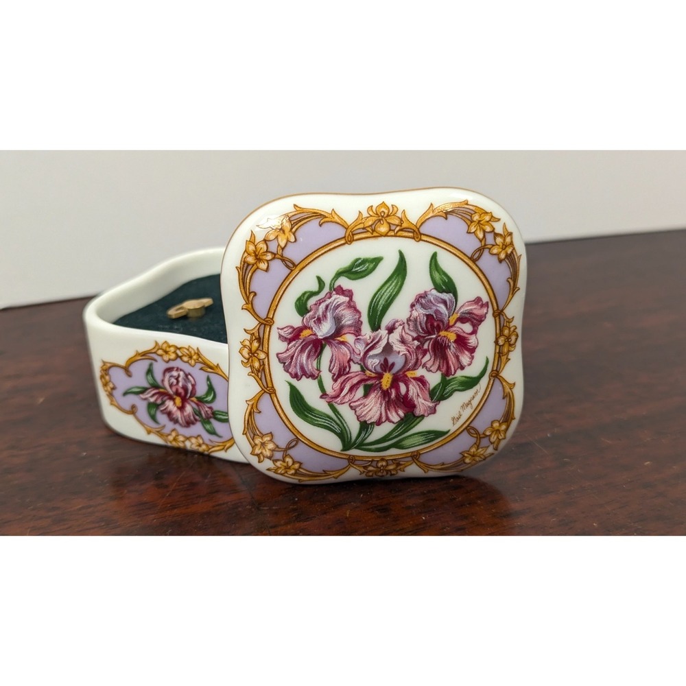 Heritage House Gail Magram Iris Porcelain Music Box As Time Goes By Japan 1990